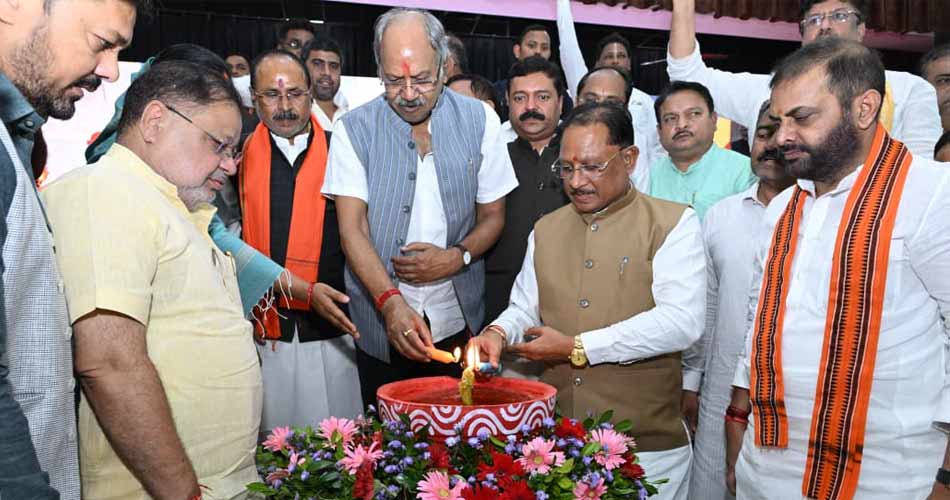 रायपुर : प्रधानमंत्री श्री नरेंद्र मोदी के जनसेवा के 25 वर्ष देश के विकास और परिवर्तन की प्रेरक यात्रा : मुख्यमंत्री श्री विष्णुदेव साय