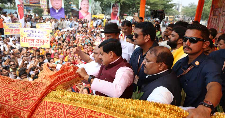 इंदौर में विशाल चुनरी यात्रा में शामिल हुए मुख्यमंत्री डॉ. यादव